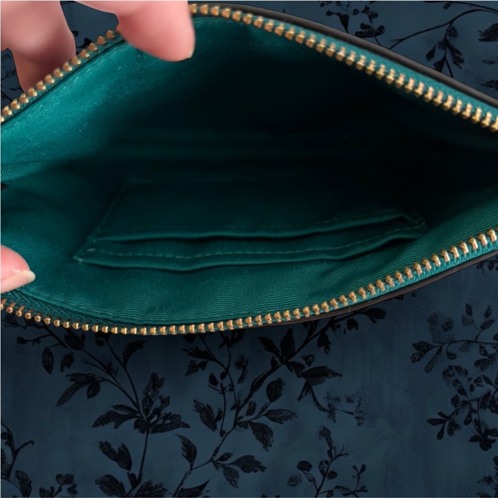 Coach emerald green leather wristlet - Picture 4 of 5